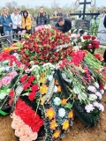 На могиле Куниковой